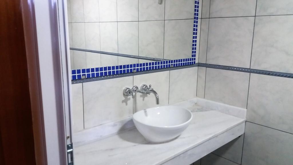 Tucan Hostel Пуэрто-Игуасу Экстерьер фото